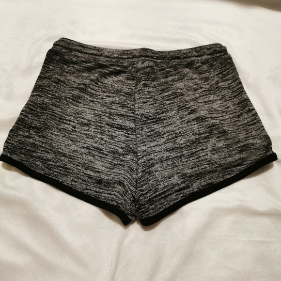Aritzia Wilfred Free shorts - Picture 2 of 3
